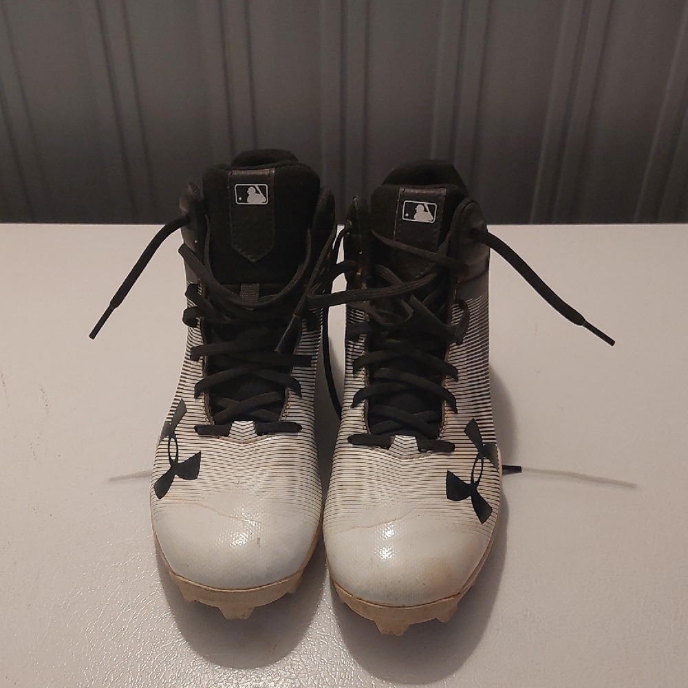 Under Armour White and Black Baseball Cleats - Performance Lace-Up